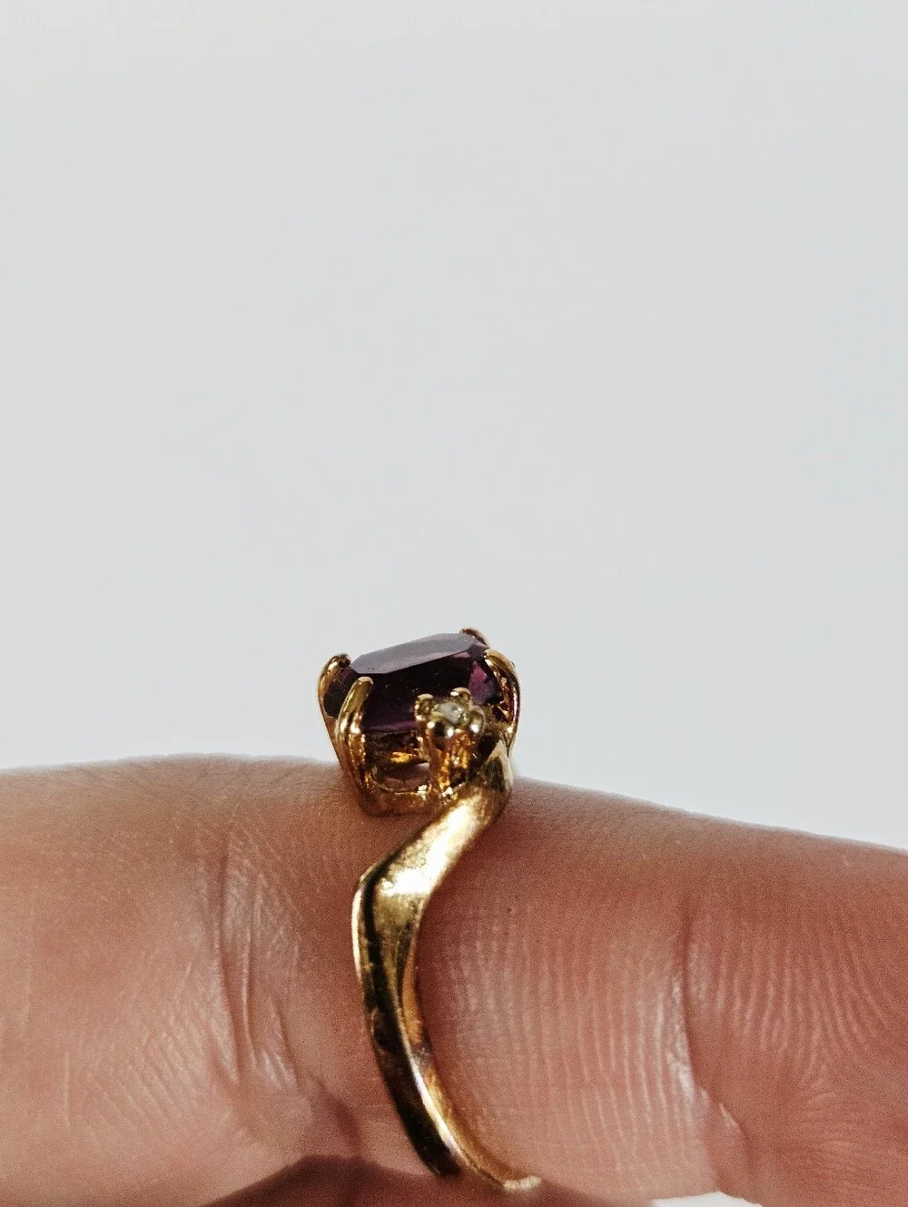 Vintage 14k G.E. Amethyst Stone Oval Gold Bypass Twist Band Triple Stone Ring 7